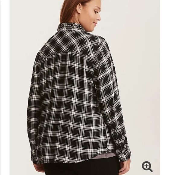 Torrid Black White Plaid Studded Camp Shirt Sz 00 - Picture 4 of 15